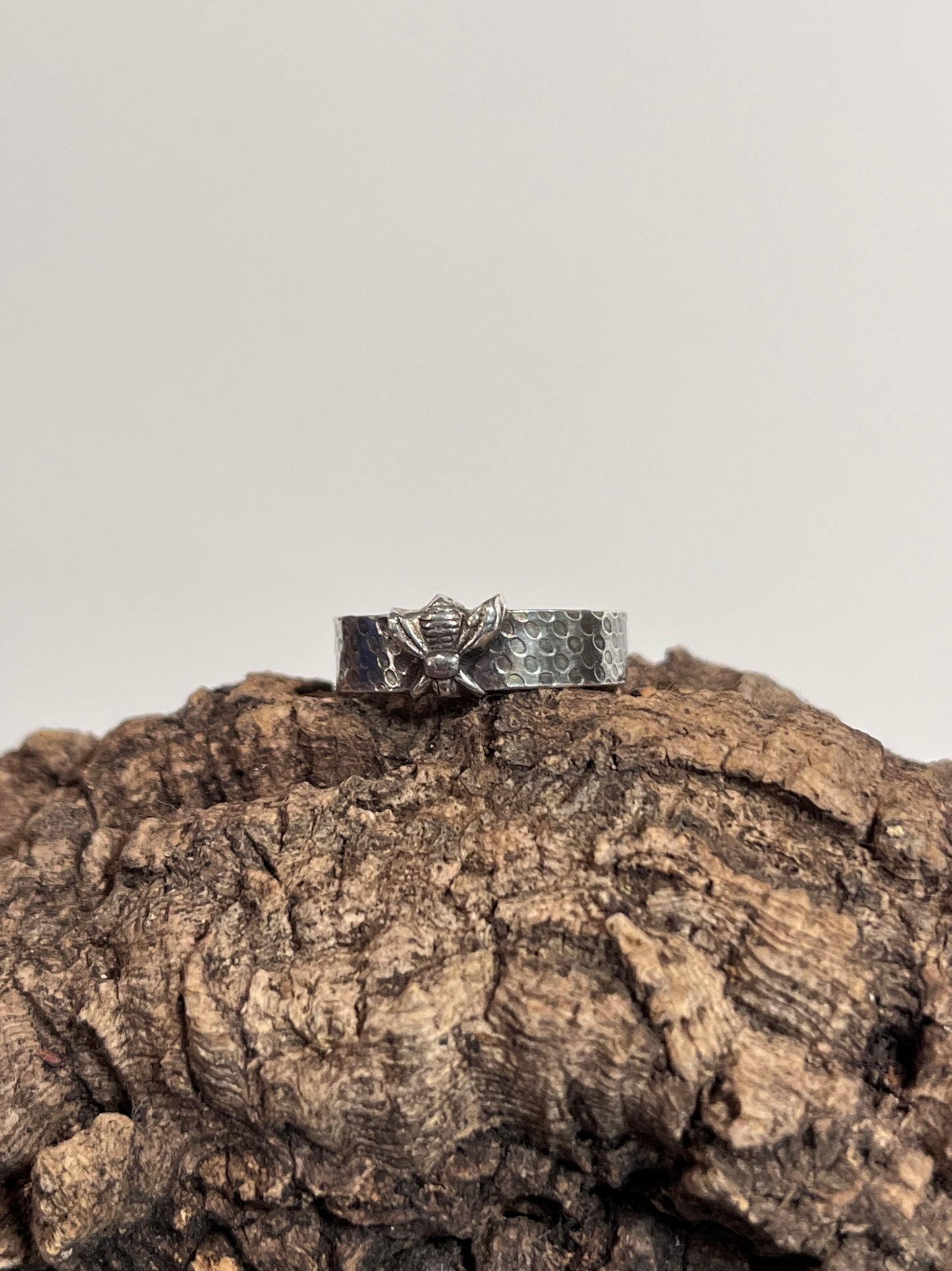 Honeycomb Wide BEE Band
