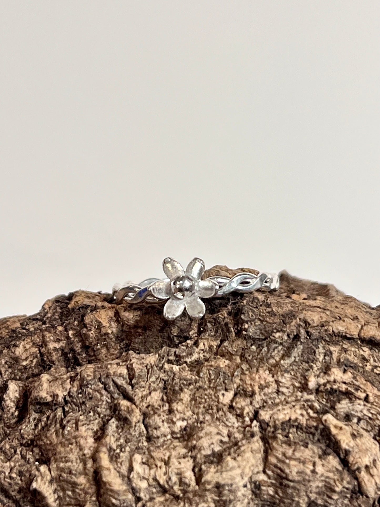 Wildflower Bloom Twisted Band Ring