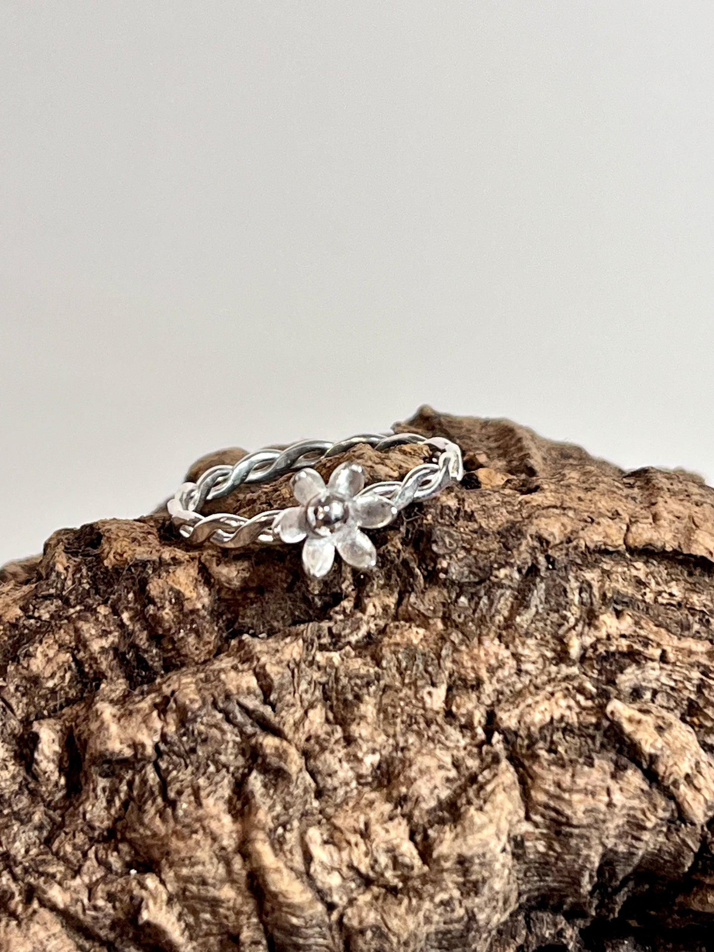 Wildflower Bloom Twisted Band Ring