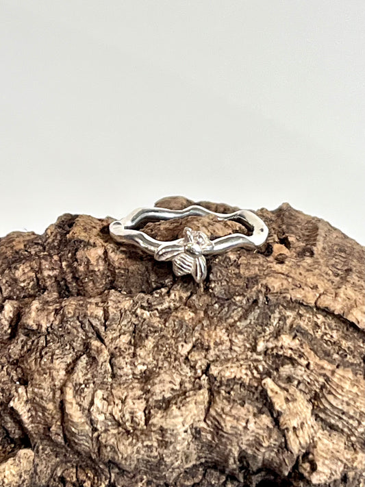 Variable Ripple BEE Stacker Ring