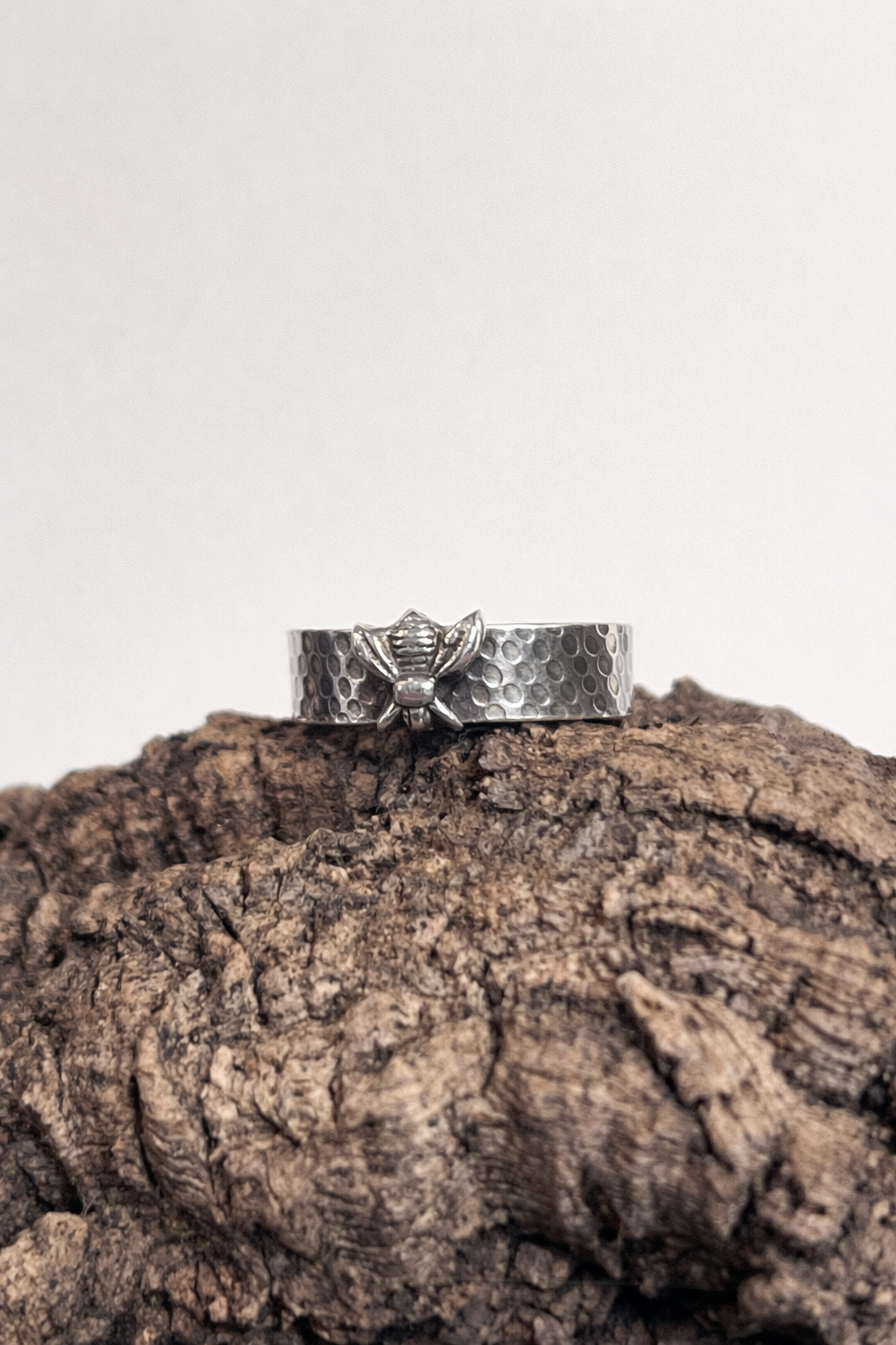 Honeycomb Wide BEE Band