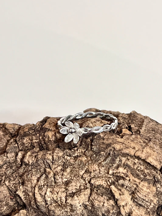 Wildflower Bloom Twisted Band Ring